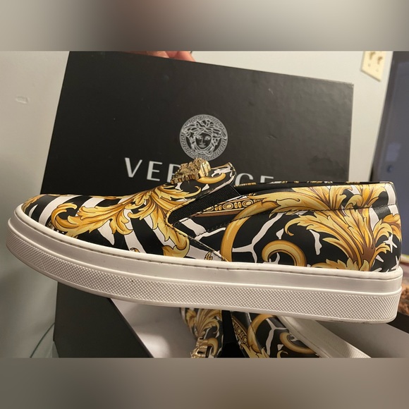 Versace Black/Yellow Floral Printed Leather Medusa Slip On Sneakers Size 39 - Picture 3 of 5